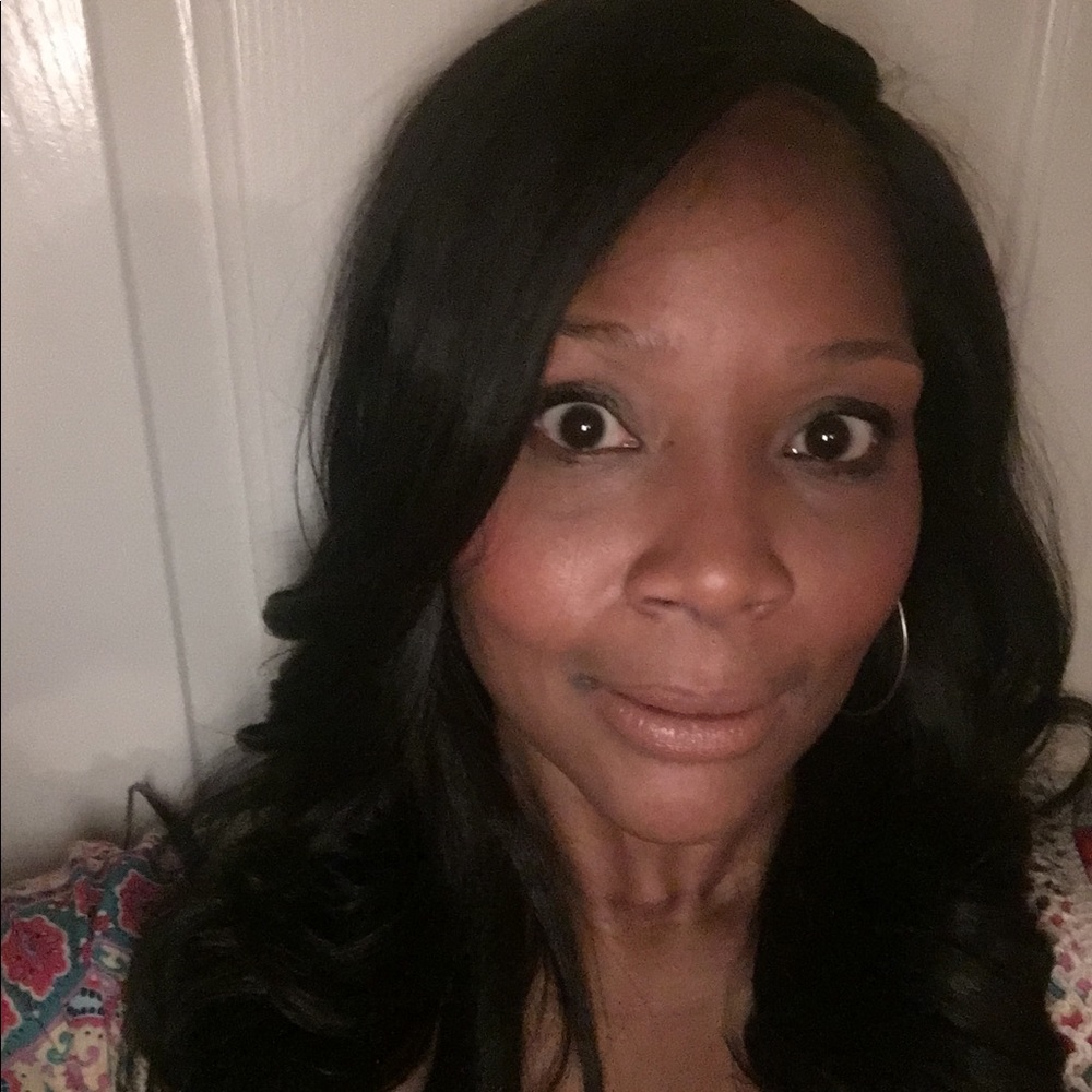 Meet your Posher, Angela